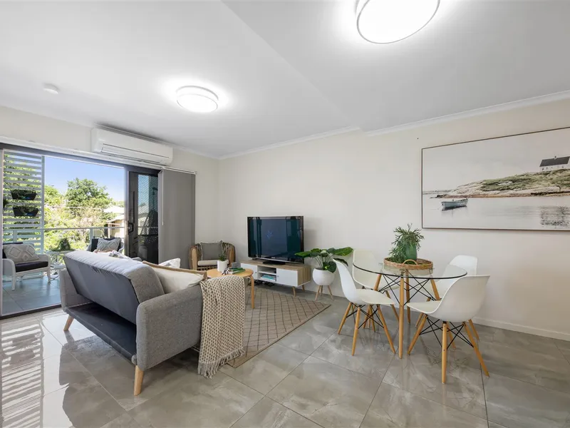 Modern Apartment With Parkside Position