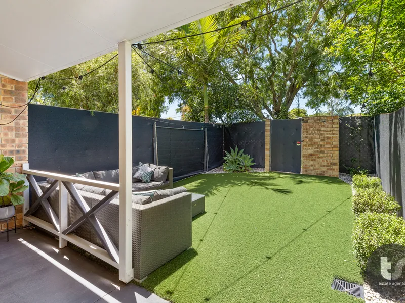 AS NEW THROUGHOUT - GREAT LOCATION !!