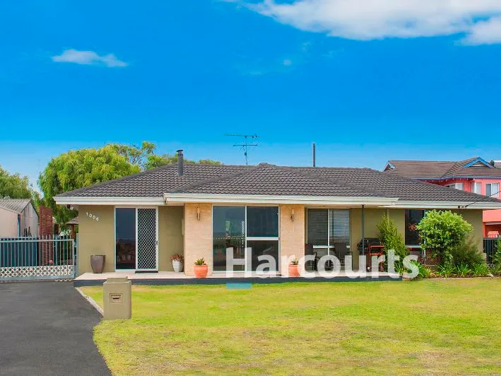 Spectacular Beachfront Position