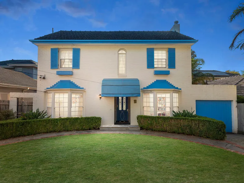 Grand Scale Family Living and Entertaining