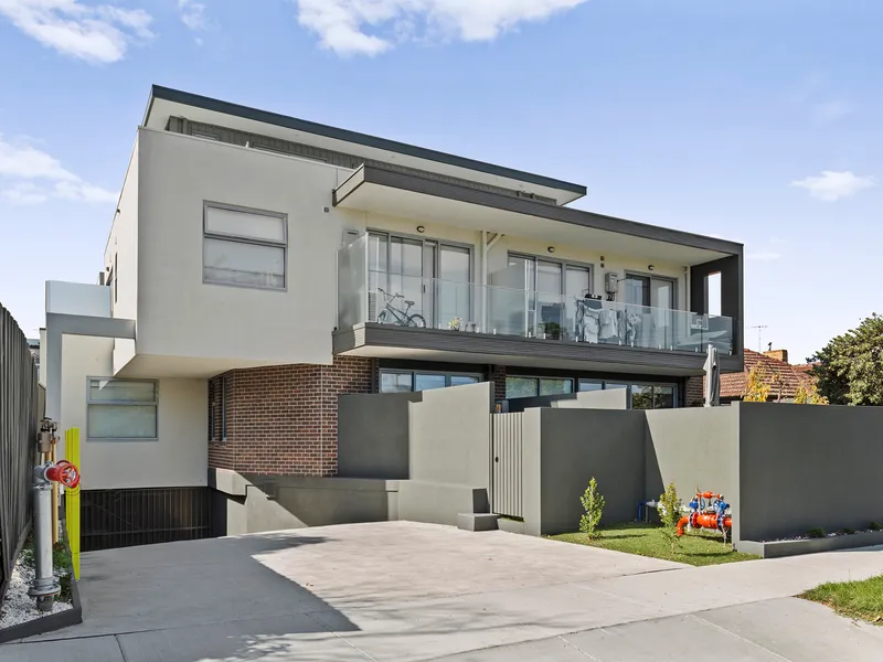 Near new and plenty of space! *Open Tuesday 13 April 4:45-5:00pm*