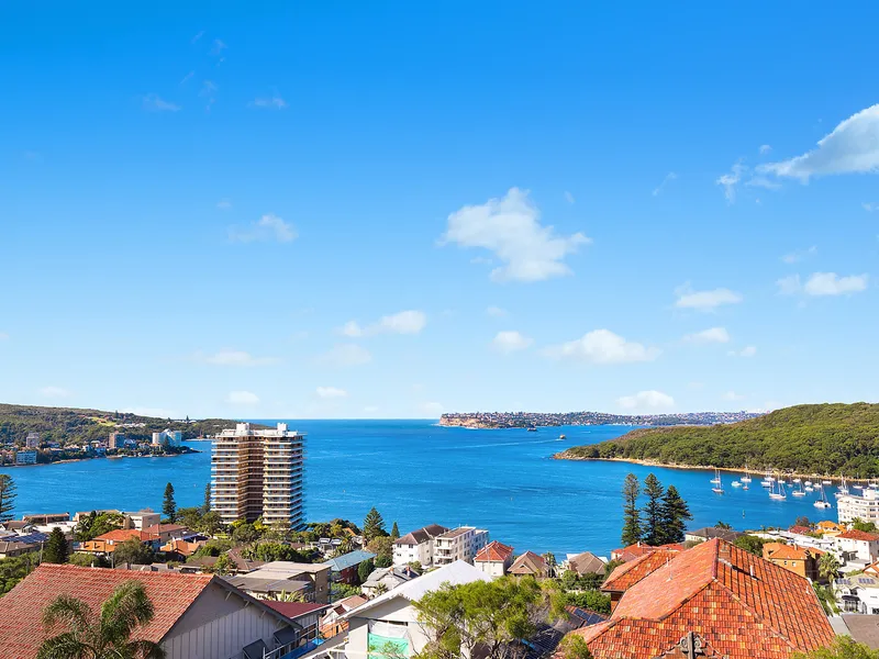 Convenient family home with dazzling harbour views