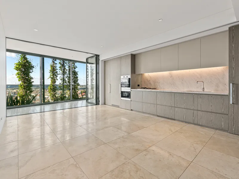 SUB-PENTHOUSE SET HIGH ABOVE THE CITY AT SKY