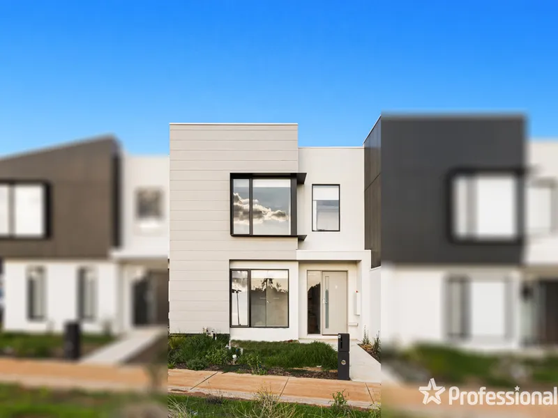 Luxurious 4-Bedroom Home in Serene Strathtulloh!