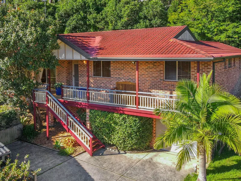 Freestanding Duplex with No Strata Fees - Great Value for Money, Moments from Terrigal Beach & Esplanade!