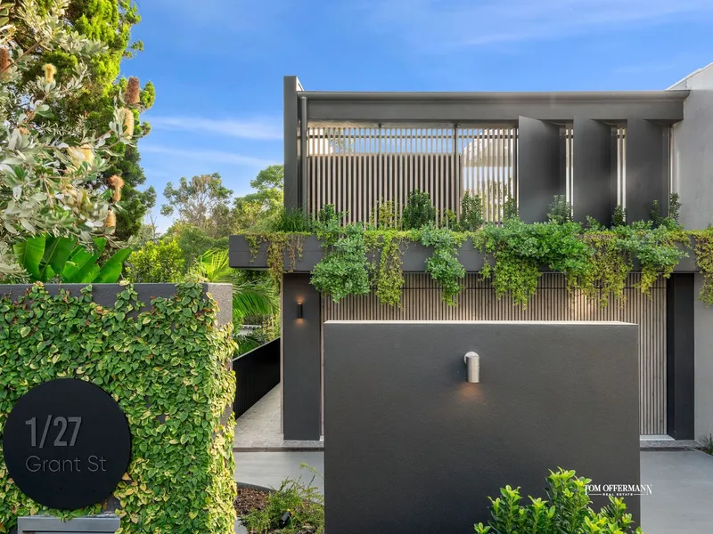 Sparkling New Architectural Noosa Duplex & Pool