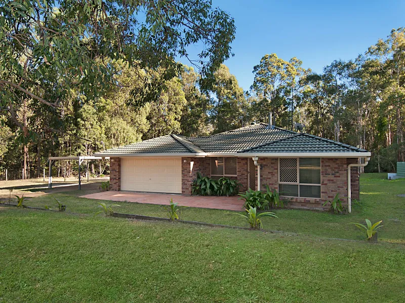 LARGE FAMILY HOME IN QUIET STREET