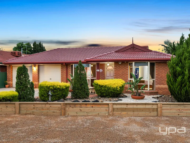 EXCEPTIONAL FAMILY HOME WITH OUTDOOR POOL & SPA!  