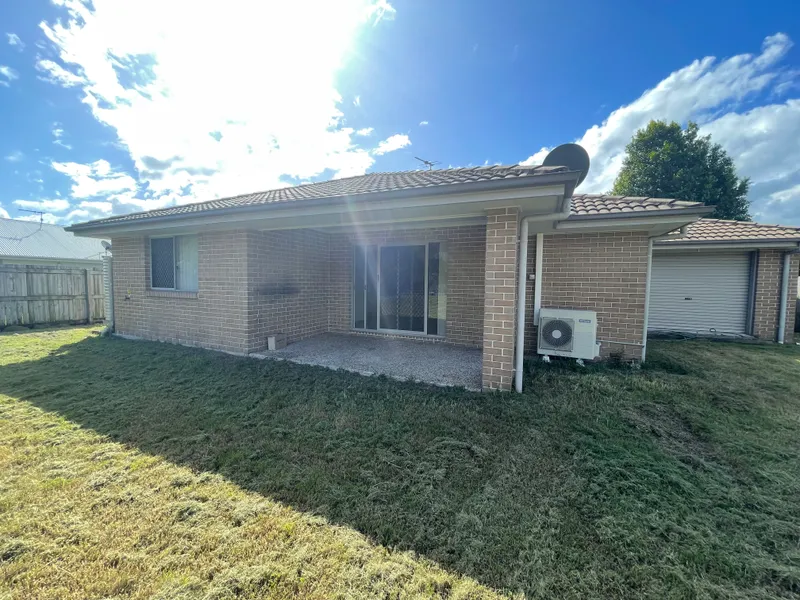 Lovely 4 bedroom house with a large lawn!