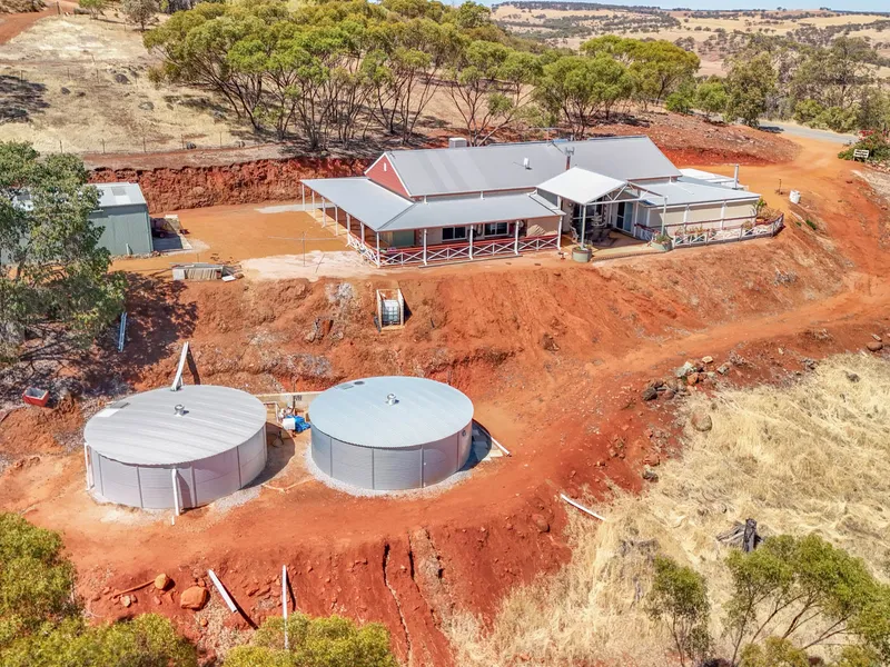 Tranquil Living with Breathtaking Views on 2.01ha