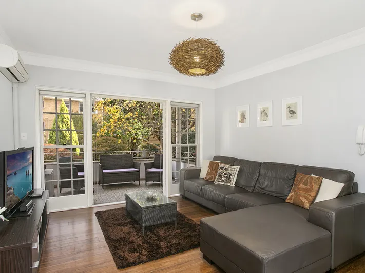 Spacious and Bright Two Bedroom Apartment Close to Everything You Need!