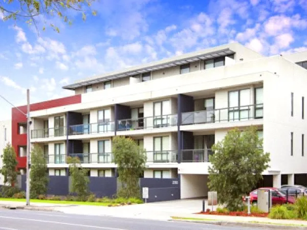 RENT NEGOTIOABLE Modern Abode Next to Station. Walk to Shops. 2 Bathrooms