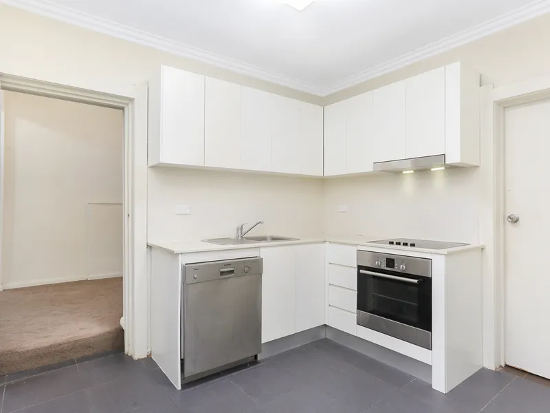 Charming three bedroom apartment just a short walk to Coogee Beach