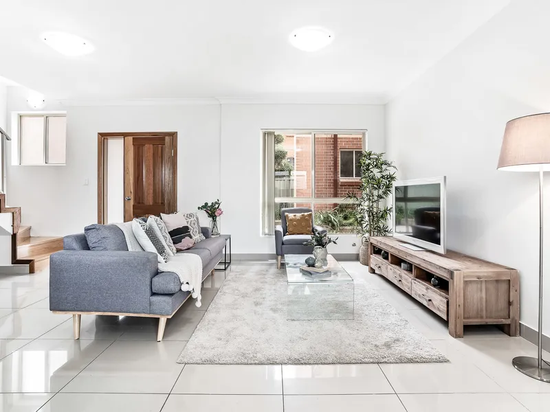 Modern 5 bedroom townhouse, offering comfortable lifestyle 