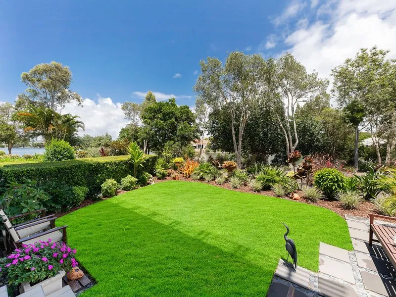 Ground Floor Waterfront Apartment in Viewpoint !!!!