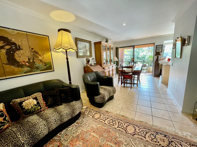 Clear Island Waters Villa $899,000 Owner will consider swap!!!