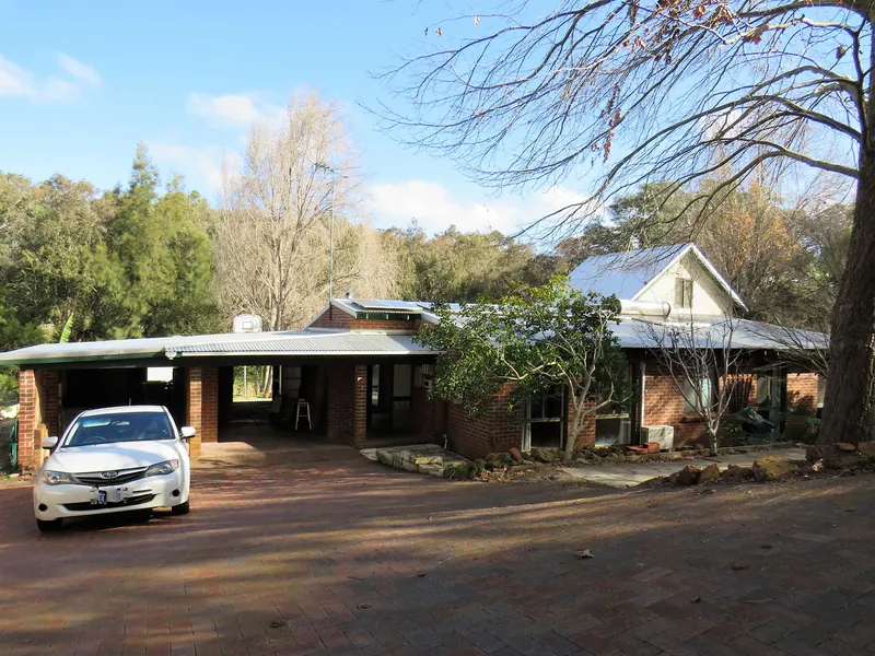 Lesmurdie - good separated living spaces. 