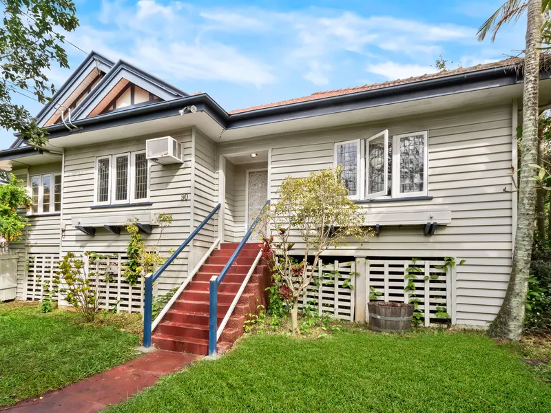 MASSIVE THREE BEDROOM HOUSE WITH SECURITY!