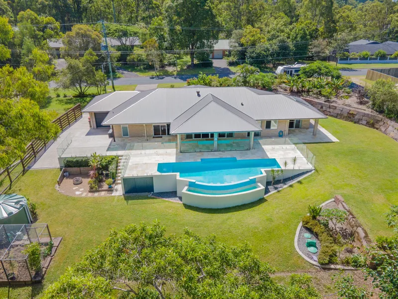 BEAUTIFUL NEW FAMILY HOME ON LARGE HALF-ACRE BLOCK