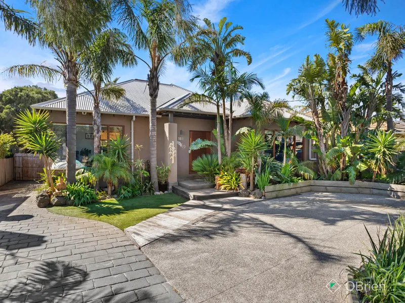 A Grand, Resort-Style Entertainer