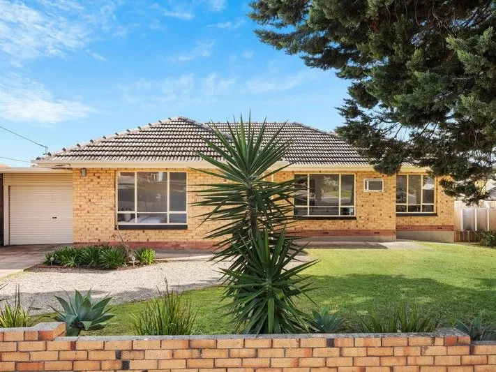 Spacious Family Home with Lots of Great Features! (Pets Negotiable)