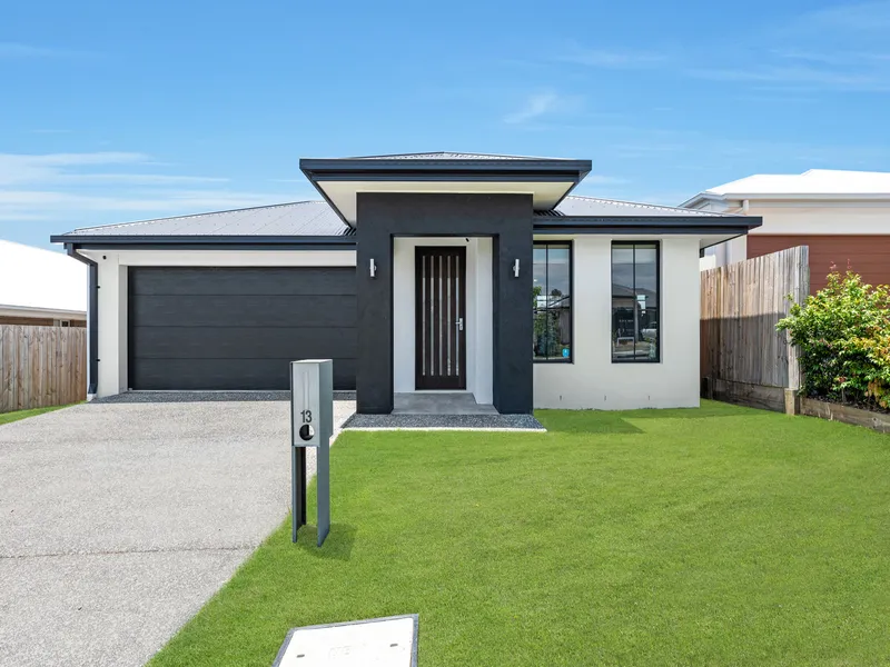 Stunning 2021 Hamptons Style Home on Quiet Street