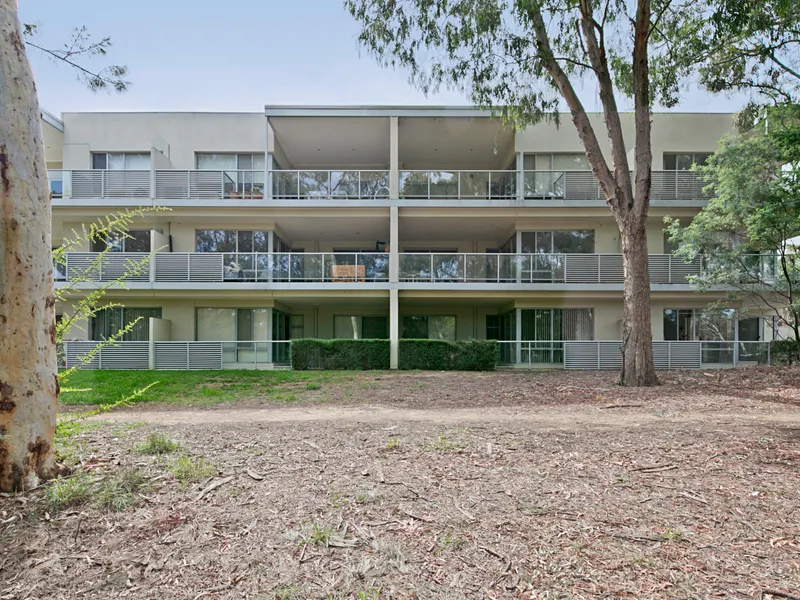 Ground floor apartment with gorgeous views!
