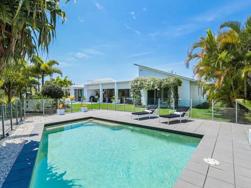 A Unique Architecturally Designed Lakefront Home Surrounded By Nature Offers Privacy And Tranquility