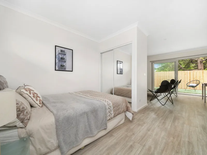 Studio Apartment with Private Courtyard - Bigger Rooms than all the Others AND on Quiet Street AND Close to Shops