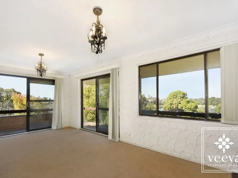 Bright and Spacious Apartment with views