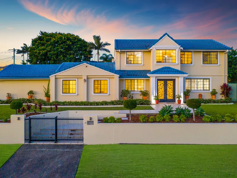 EXQUISITE FAMILY MASTERPIECE OFFERS THE FINEST LIFESTYLE & STUDIO FOR DUAL LIVING