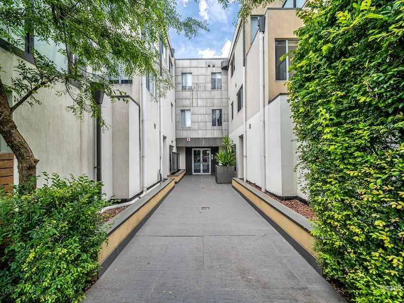 A STYLISH SETTING FOR A BUSY LIFESTYLE