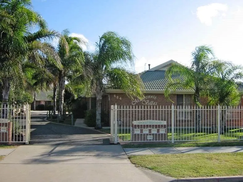 FULLY FURNISHED TOWNHOUSE!