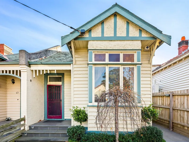 Perfect period charm blends with stylish modern character