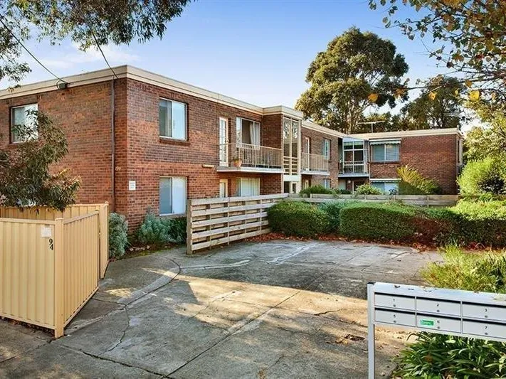 FULHAM'S FINEST IN LEAFY ALPHINGTON