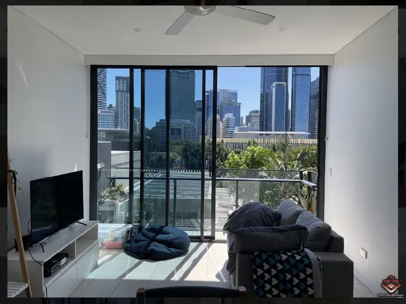 Stunning View 2 Bed 1 Bath 1 Car Apartment