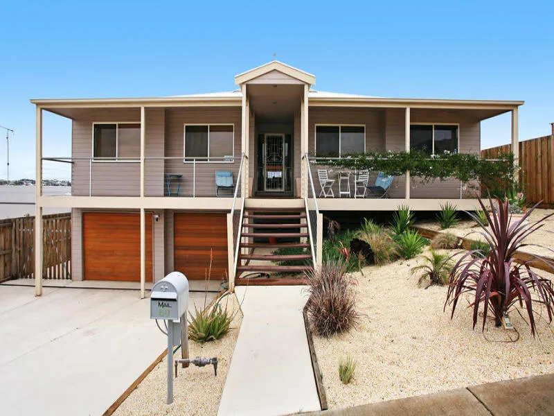 Spacious Family Home - Outdoor Entertaining At Its Best