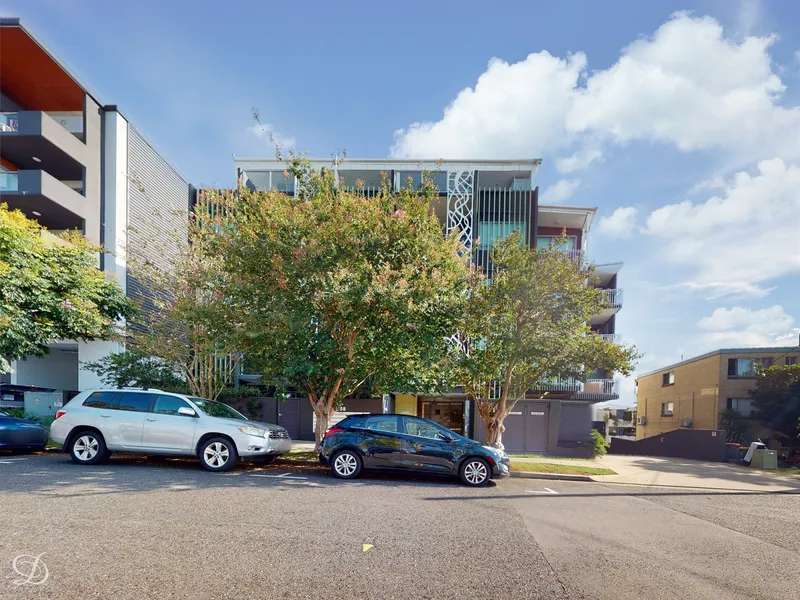 Fully Furnished Ground Floor In The Heart Of Kelvin Grove