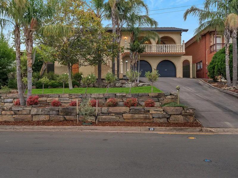 WELL KEPT FAMILY HOME IN A HIGHLY REGARDED LOCATION!