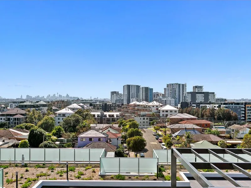 Luxury, East Facing, Spacious 2 Bed at the Prime Location