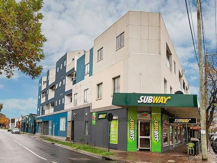 Modern apartment in central Oakleigh