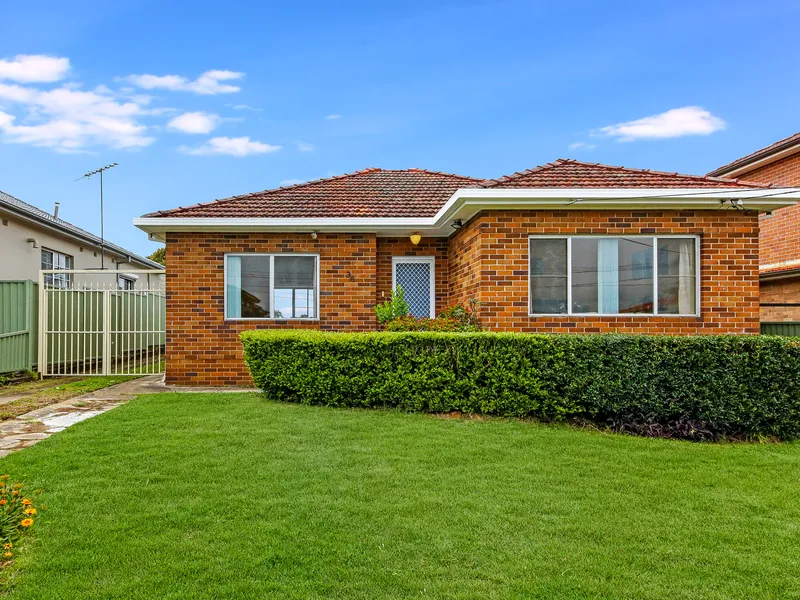 Well Maintained Family Full Brick House in Premium Location