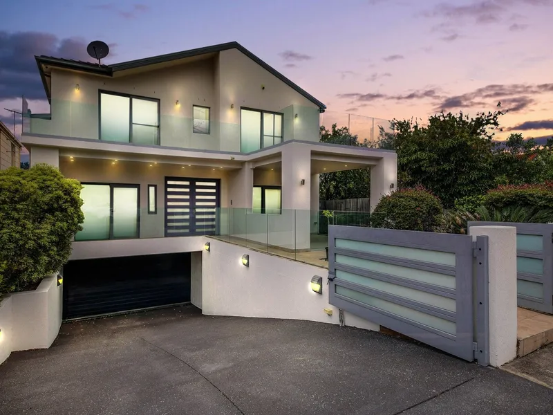 Grand Masterpiece - Mount Lewis's Finest Home