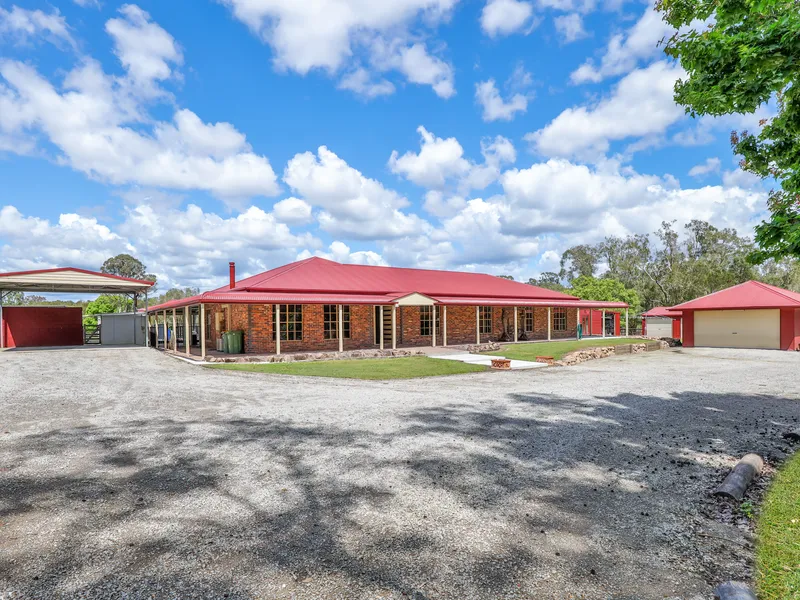 Large Family Home that will not Disappoint!