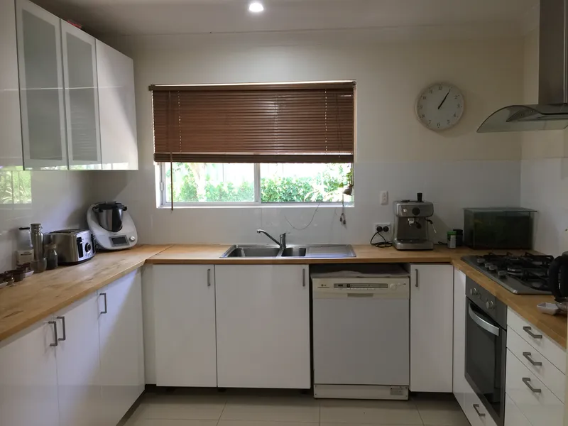 4 x 2 Spacious Family Home (close to all amenities)