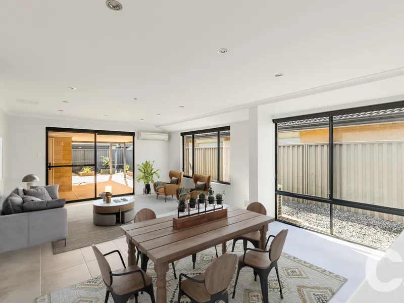 Low Maintenance 3 x 2 Over Looking Parklands !