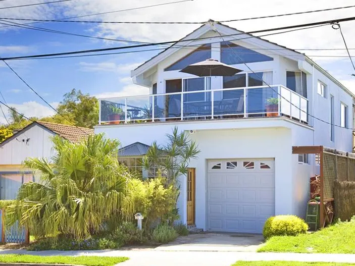 PERFECT FAMILY HOME WITH OCEAN VIEWS!