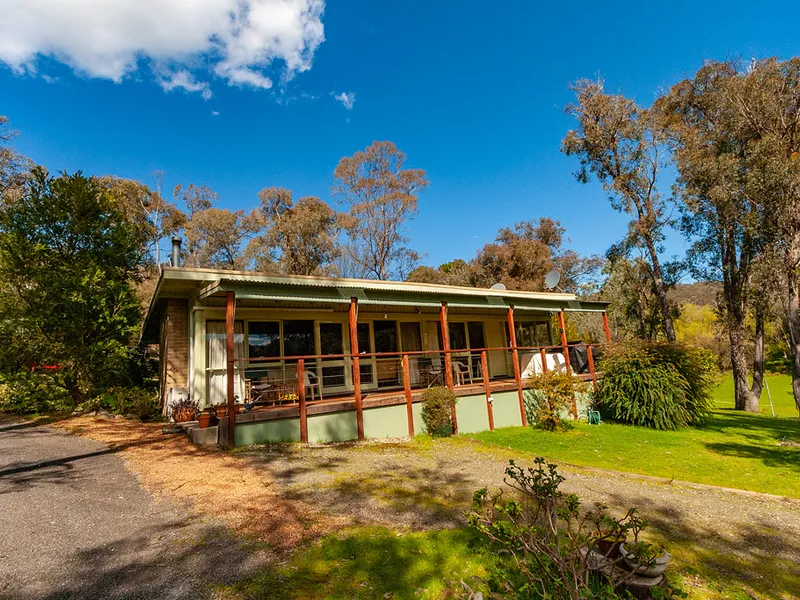 LIGHT, BRIGHT LAKESIDE GEM