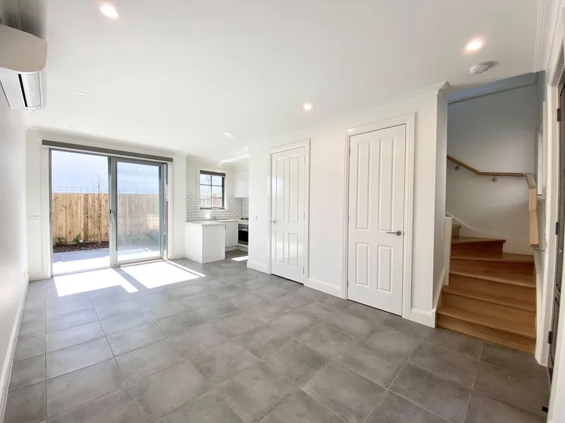 BRAND NEW TWO BEDROOM, TWO BATHROOM TOWNHOUSE IN THE PERFECT LOCATION! | HODGES CAULFIELD