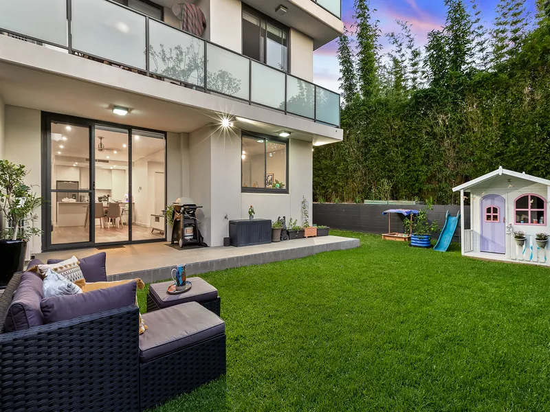 Villa style apartment on a mammoth 383m2 lot with luscious rear yard